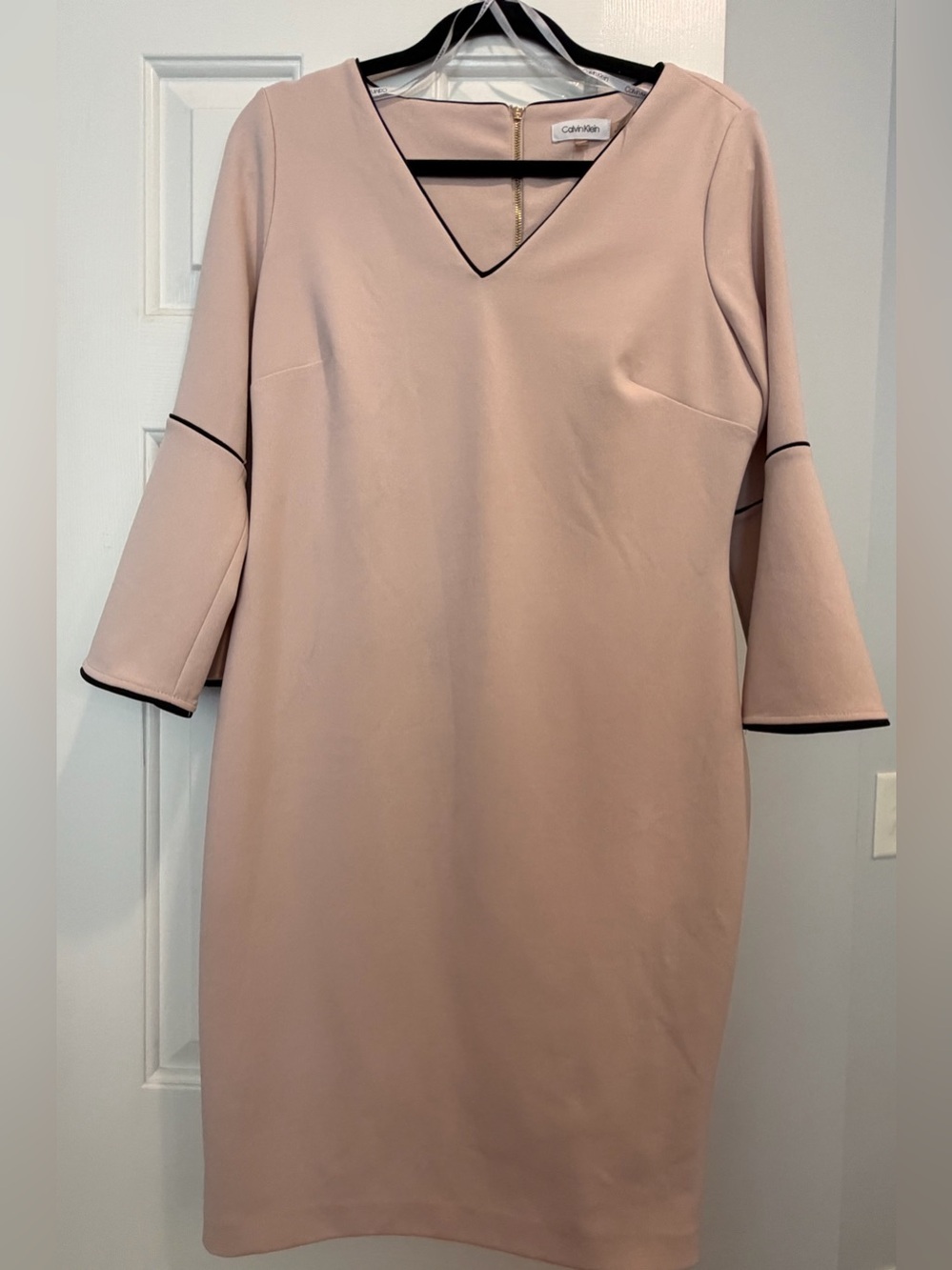 Calvin Klein Dusty Pink V-Neck Shift Dress with Black Trim